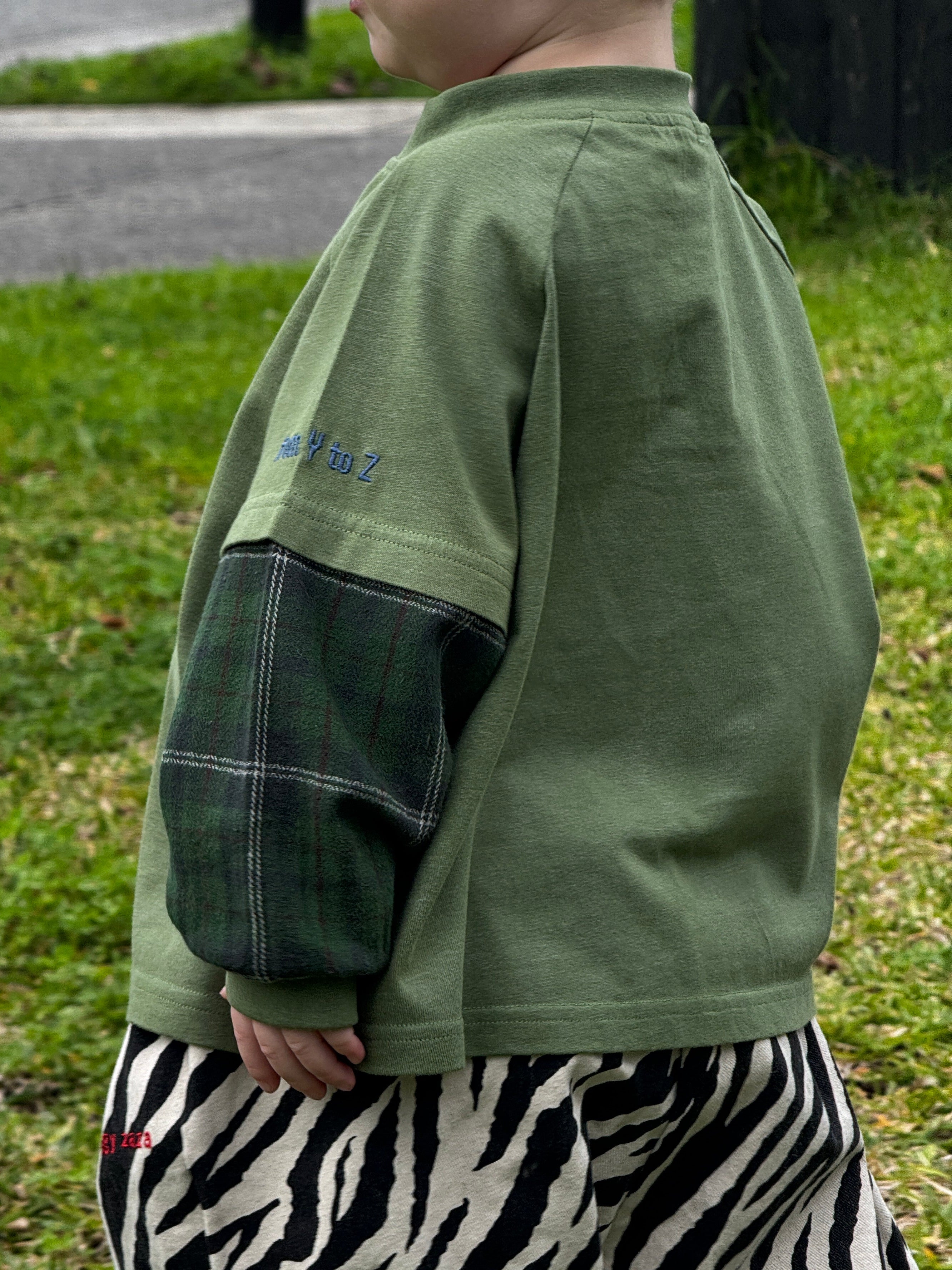 Close up image of ollie double-sleeve in hunter